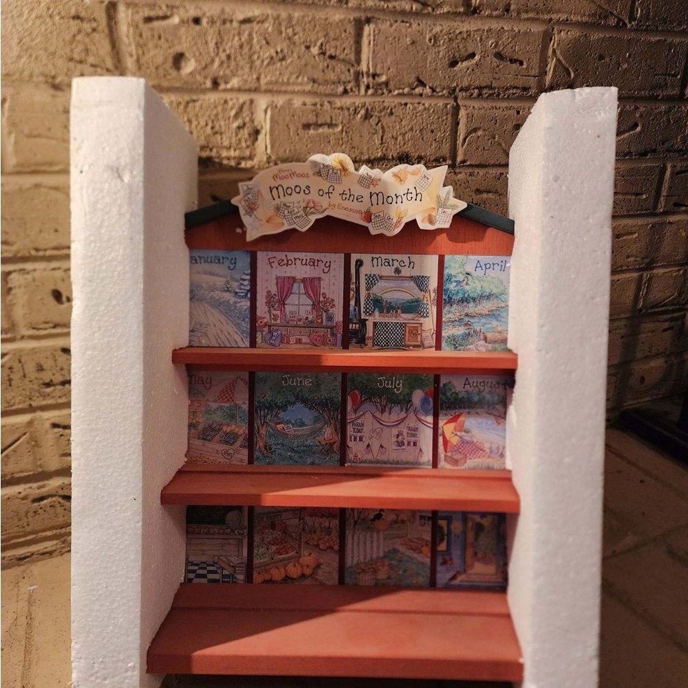 "Moos of the Month" display shelf designed for the "Mary's Moo Moos" - Picture 4 of 7